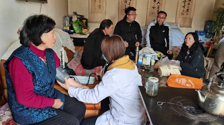九九重陽(yáng)節(jié)，濃濃敬老情 ——集團(tuán)駐村工作隊(duì)開展重陽(yáng)節(jié)走訪慰問(wèn)活動(dòng)